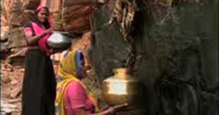 Madhia Pardesh: People force to drink mountain water